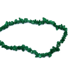 АХАТ оцветен наниз естествени камъни чипс 8-12 мм цвят зелен ~85 см