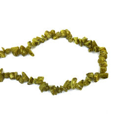 АХАТ оцветен наниз естествени камъни чипс 8-12 мм цвят олив ~85 см