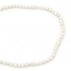Наниз мъниста естествена перла 7~8 мм дупка 0.8 мм цвят крем ~50 броя