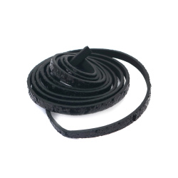 Шнур изкуствена кожа 5x2 мм цвят черен с брокатени частици -1.20 метра