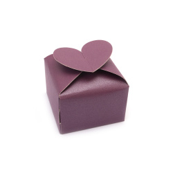 Кутия картонена сгъваема за подарък 6x6x6.5 см със сърце цвят перлено лилав