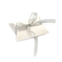 Πτυσσόμενο κουτί για δώρο από χαρτόνι 9x6x2,5cm λευκό με κορδέλα