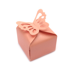 Кутия картонена сгъваема за подарък с пеперуда 6x6x5.5 см цвят перлено розов