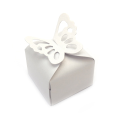 Πτυσσόμενο κουτί για δώρο από χαρτόνι με πεταλούδα 6x6x5,5 εκ. χρώμα περλέ λευκό