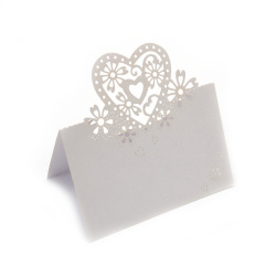 Carton de carton cu o inimă 9x12 cm culoare alb perlat