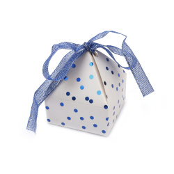 Cutie pliabila carton 6x6x7,5 cm alba cu puncte albastre cu panglica