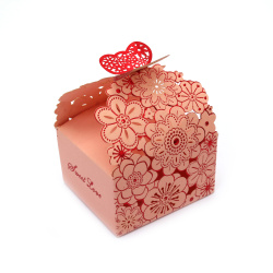 Cutie cadou pliabila din carton 7x6,5x8 cm cu flori si fluture, culoare roz