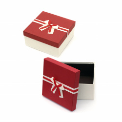 Кутия за подарък квадратна 16.5x7.5 см бяла с червен капак и сатенена панделка