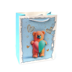 Pungă cadou carton 18x23x10 cm Ursuleț de pluș 3D cu inimă - fundal albastru