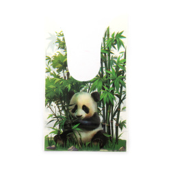 Pungi cadou cu mânere din material PE 14x23 cm, culoare albă cu un mic panda - 50 bucăți