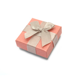 Кутия за бижута 7x7 см розова със сива панделка