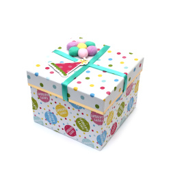Cutie cadou 13,6x13,6x9 cm cu decorațiune și inscripție La mulți ani