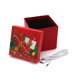 Cutie cadou de Crăciun 13x13x12,8 cm culoare roșie cu cadou