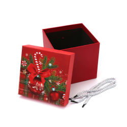 Cutie cadou de Crăciun 13x13x12,8 cm culoare roșie cu decorațiuni de Crăciun