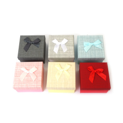 Кутия за часовник 9x9x5.5 см АСОРТЕ