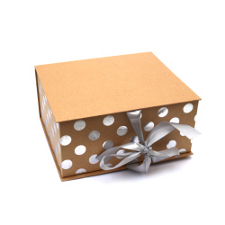 Cutie cadou kraft 24x20x10 cm cu panglică de satin și buline argintii