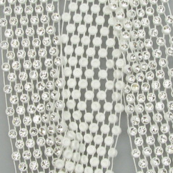 Γιρλάντα/ πλαστική κορδέλα 30 mm λευκή με γυάλινο διάφανο κρυσταλλάκι 3 mm -1 μέτρα