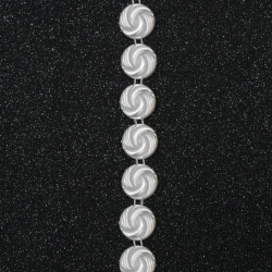 Se răspândește  perla 16 mm culoare alb -1 metru