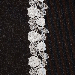 Dantela impletita cu flori late 35 mm alba - 1 metru