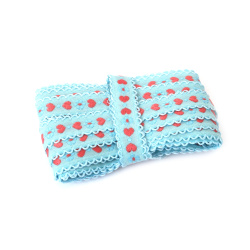 Panglică decorativă craft 12 mm, albastru deschis cu inimioare coral, flori albastre deschise, buline și margine albastră deschisă – 5 m