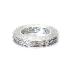 Lesklá stříbrná elastická lamé šňůrka 0,6 mm – pružná elegantní dekorační šňůrka na tvoření, cca 10 m role