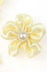 Λουλούδι σατέν 23 mm κρεμ με πέρλα -10 τεμάχια