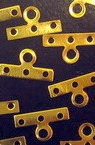 Διαχωριστές μεταλλική  με 3 τρύπες και αυτί 7 5x14 mm χρυσό χρώμα -50 τεμάχια