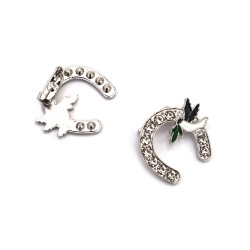 Μεταλλική καρφίτσα σε ασημί χρώμα 30x26 mm – Πέταλο με περιστέρι, όμορφο σύμβολο ειρήνης, τύχης και νέων ξεκινημάτων, ιδανική για DIY χειροτεχνίες