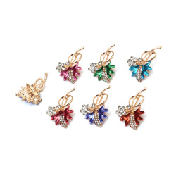 Κομψή μεταλλική μπροσέ με κρυστάλλους και βαφή 30x48 mm – Μικτά σχέδια λουλουδιών σε χρυσό χρώμα, ιδανική για δώρα, μόδα, διακόσμηση & χειροτεχνίες