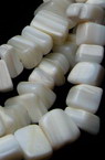 String semi-precious stone chips, 5-7 mm ~90 cm SEDEF white
