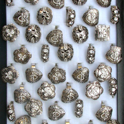 Ring metal crystals
