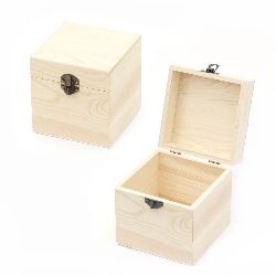 Unfinished Wooden Box with metal clasp120x120x120 mm 