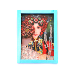  Set pentru realizarea unei picturi colorate din quilling 30x22.5x2.5 cm - ramă din carton, șablon cu suport moale, sulă, instrument de quilling, 40 ace colorate, pensetă, lipici și 160 fâșii de quilling 5x520 mm în 15 culori