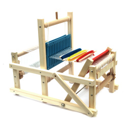 Children's Wooden Weaving Loom 380x320x260 mm with 3 Shuttles and 3 Colors of Yarn