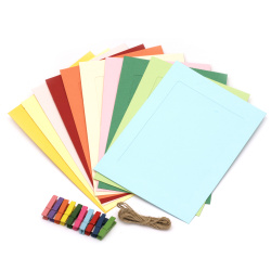 Σετ κορνίζες από χρωματιστό χαρτόνι εξωτερικό μέγεθος 15,6x22,1 εκ. με διακοσμητικά μανταλάκια - 10 τεμάχια και σχοινί κάνναβης, πολύχρωμα