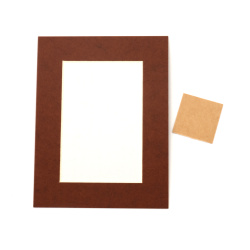 Рамка от картон външен размер 12.9x16.7 см с изолиращо фолио и двойно залепващо тиксо цвят тъмно кафяв