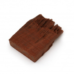 O bucata de lemn de santal rosu solid pentru instalare in rasina epoxidica 30x10x40 ~ 45 mm