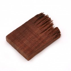 O bucata de lemn de santal solid rosu pentru instalare in rasina epoxidica 40x10x50 ~ 60 mm