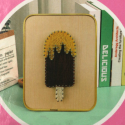 STRING ART Creative Set with Wooden Base, Threads, Nails and Hammer, 15x20 cm - Ice Cream DHBC28016