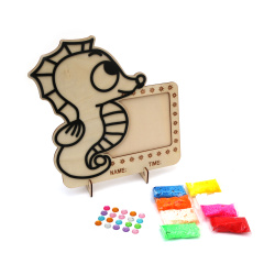 Комплект дървена рамка за снимка със самосъхнещ моделин и кристали за залепване -морско конче